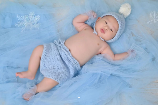 包生男孩正规公司2岁宝宝喝酸奶