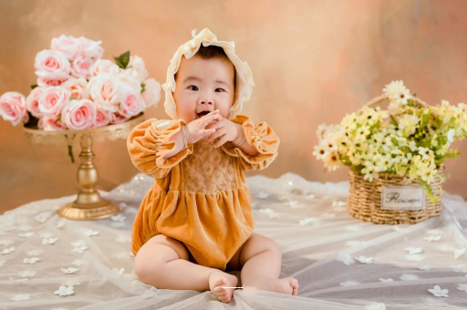 包生男孩正规公司宝宝前额突出正常吗